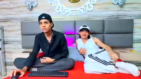 Snapshot of twinslovers_ chatting on 09.23.25 twinslovers_ online show from 09.23.25