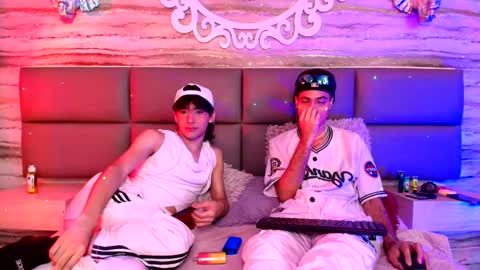 Snapshot of twinslovers_ chatting on 09.27.25 twinslovers_ online show from 09.27.25