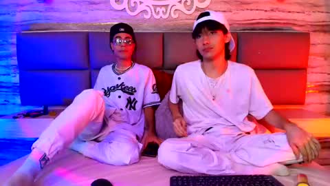 Snapshot of twinslovers_ chatting on 09.28.25 twinslovers_ online show from 09.28.25