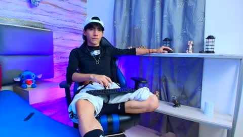 Snapshot of twinslovers_ chatting on 10.08.25 twinslovers_ online show from 10.08.25