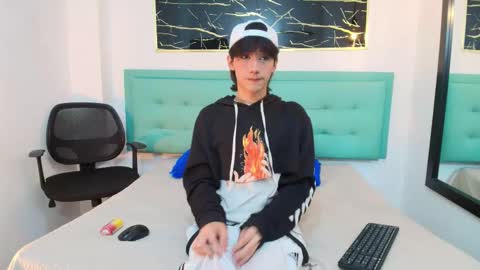 Snapshot of twinslovers_ chatting on 10.09.25 twinslovers_ online show from 10.09.25