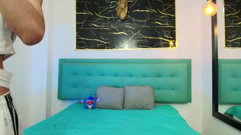 Snapshot of twinslovers_ chatting on 10.11.25 twinslovers_ online show from 10.11.25