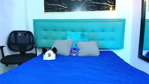 Snapshot of twinslovers_ chatting on 10.12.25 twinslovers_ online show from 10.12.25