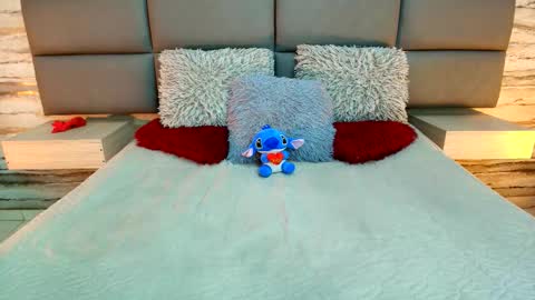 Snapshot of twinslovers_ chatting on 10.16.25 twinslovers_ online show from 10.16.25