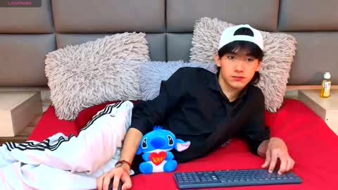 Snapshot of twinslovers_ chatting on 10.24.25 twinslovers_ online show from 10.24.25