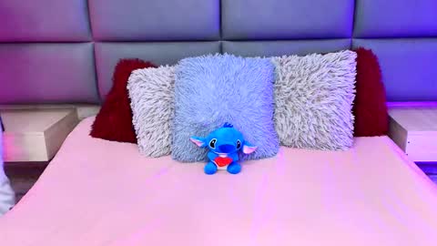 Snapshot of twinslovers_ chatting on 10.25.25 twinslovers_ online show from 10.25.25