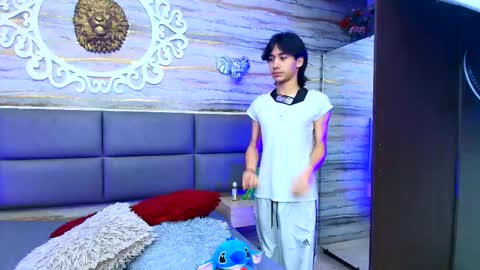 Snapshot of twinslovers_ chatting on 10.28.25 twinslovers_ online show from 10.28.25