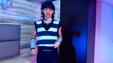 Snapshot of twinslovers_ chatting on 11.19.25 twinslovers_ online show from 11.19.25