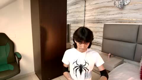 Snapshot of twinslovers_ chatting on 11.27.25 twinslovers_ online show from 11.27.25