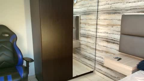 Snapshot of twinslovers_ chatting on 12.15.25 twinslovers_ online show from 12.15.25