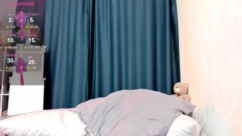 Snapshot of twintoyss chatting on 12.19.25 SophiAlex online show from 12.19.25