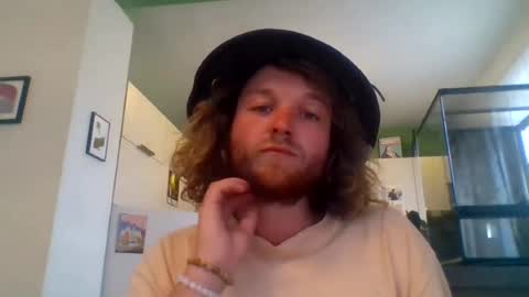 Snapshot of tworoardsdiverge chatting on 06.17.26 tworoardsdiverge online show from 06.17.26