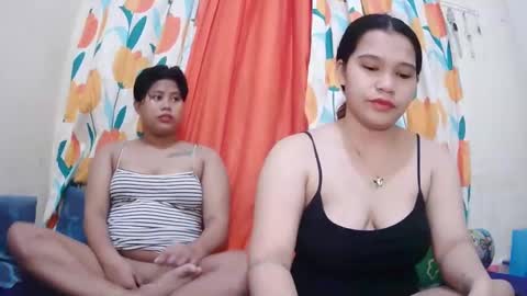 Snapshot of twowetcuties chatting on 02.07.25 Lyn and lea online show from 02.07.25