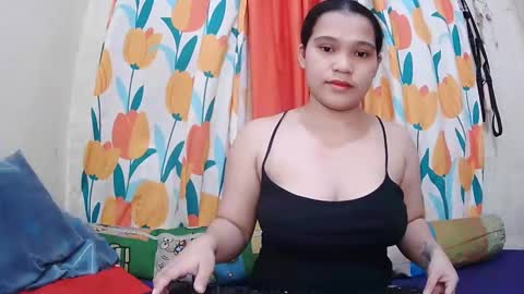 Snapshot of twowetcuties chatting on 03.04.25 Lyn and lea online show from 03.04.25