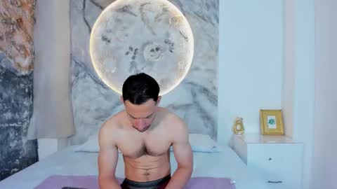 Snapshot of tyagoroberts chatting on 11.03.25 Tyago online show from 11.03.25