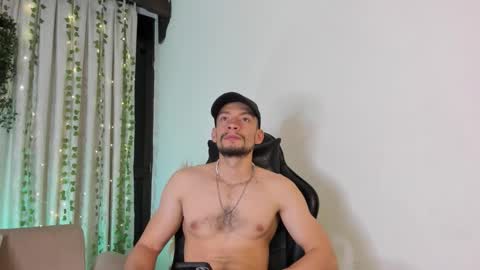 Snapshot of tyagoroberts chatting on 12.02.25 Tyago online show from 12.02.25