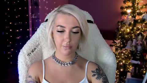 Snapshot of tykioty_miley chatting on 12.29.24 Miley online show from 12.29.24