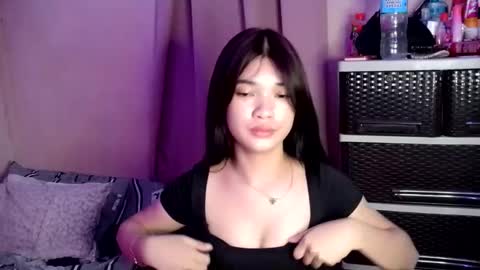 Snapshot of tyladine chatting on 10.07.25 tyladine online show from 10.07.25