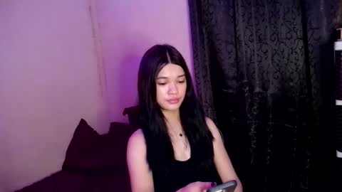 Snapshot of tyladine chatting on 10.17.25 tyladine online show from 10.17.25