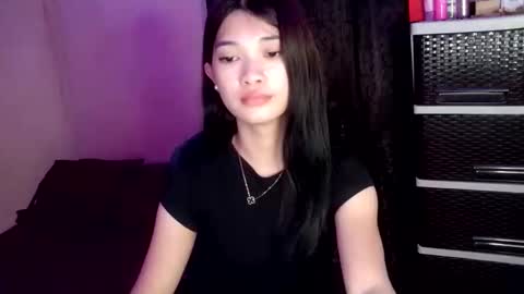 Snapshot of tyladine chatting on 10.28.25 tyladine online show from 10.28.25