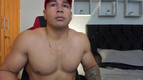 tyler_hank1 online show from 05.14.26