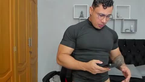 tyler_hank1 online show from 06.27.26