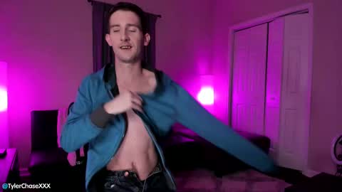 Snapshot of tylerchasexxx chatting on 02.21.25 Tyler Chase online show from 02.21.25