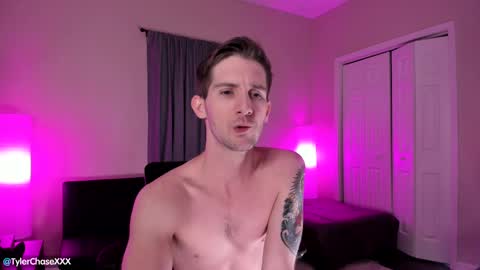 Snapshot of tylerchasexxx chatting on 02.28.25 Tyler Chase online show from 02.28.25