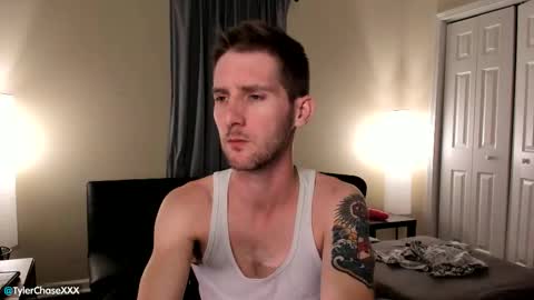 Snapshot of tylerchasexxx chatting on 10.31.25 Tyler Chase online show from 10.31.25