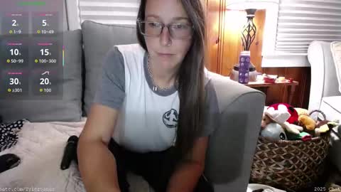 Snapshot of tylersands chatting on 10.27.25 Tyler Sands online show from 10.27.25