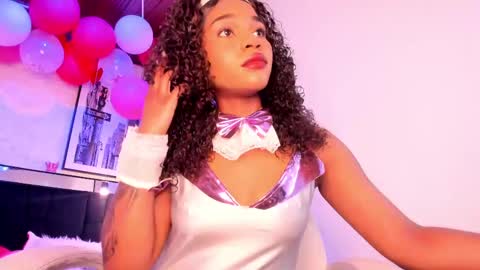 Snapshot of tylla_ chatting on 02.25.25 online show from 02.25.25