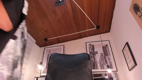 Snapshot of tylla_ chatting on 09.17.25 online show from 09.17.25