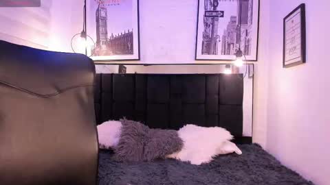 Snapshot of tylla_ chatting on 10.27.25 online show from 10.27.25