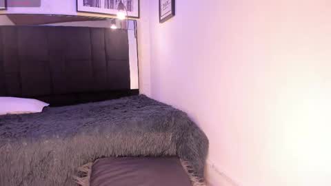 Snapshot of tylla_ chatting on 10.29.25 online show from 10.29.25