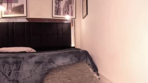 Snapshot of tylla_ chatting on 11.24.25 online show from 11.24.25