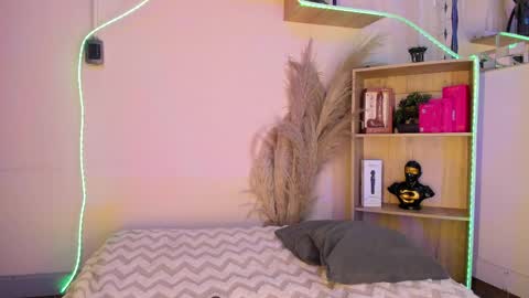 tylla__ online show from 04.05.26