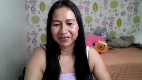 Snapshot of tyna_b chatting on 04.25.26 Tyna online show from 04.25.26