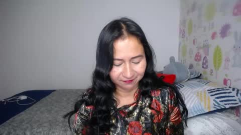 Snapshot of tyna_b chatting on 05.13.26 Tyna online show from 05.13.26