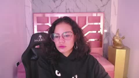 Snapshot of tyna_ch chatting on 01.04.25 TYNA online show from 01.04.25