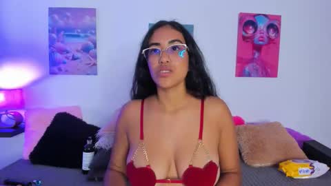 Snapshot of tyra_banksi chatting on 11.25.25 tyra online show from 11.25.25