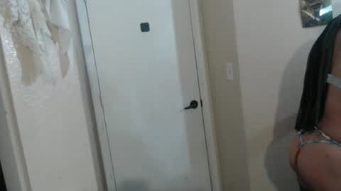 Snapshot of uandme_baby chatting on 10.31.25 Azelia B online show from 10.31.25