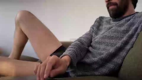 Snapshot of ubehalaya chatting on 11.08.25 Ross online show from 11.08.25