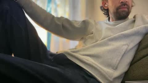 Snapshot of ubehalaya chatting on 11.09.25 Ross online show from 11.09.25