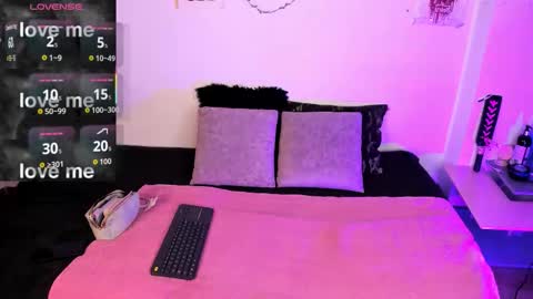 Snapshot of uchikydoll chatting on 11.28.25 uchikydoll online show from 11.28.25