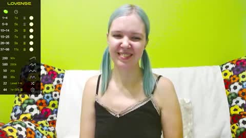 Snapshot of ultra_meow chatting on 01.18.25 Roxy online show from 01.18.25