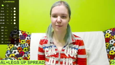 Snapshot of ultra_meow chatting on 02.02.25 Roxy online show from 02.02.25