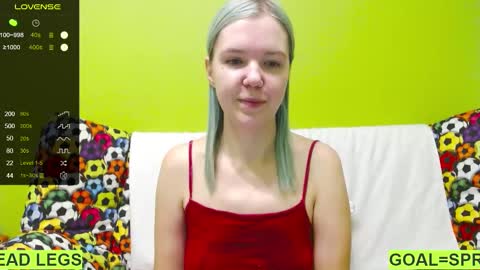 Snapshot of ultra_meow chatting on 02.02.25 Roxy online show from 02.02.25