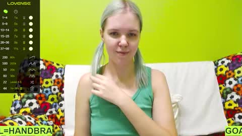 Snapshot of ultra_meow chatting on 02.09.25 Roxy online show from 02.09.25