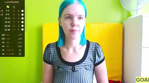 Snapshot of ultra_meow chatting on 10.07.25 Roxy online show from 10.07.25