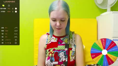 Snapshot of ultra_meow chatting on 10.20.25 Roxy online show from 10.20.25